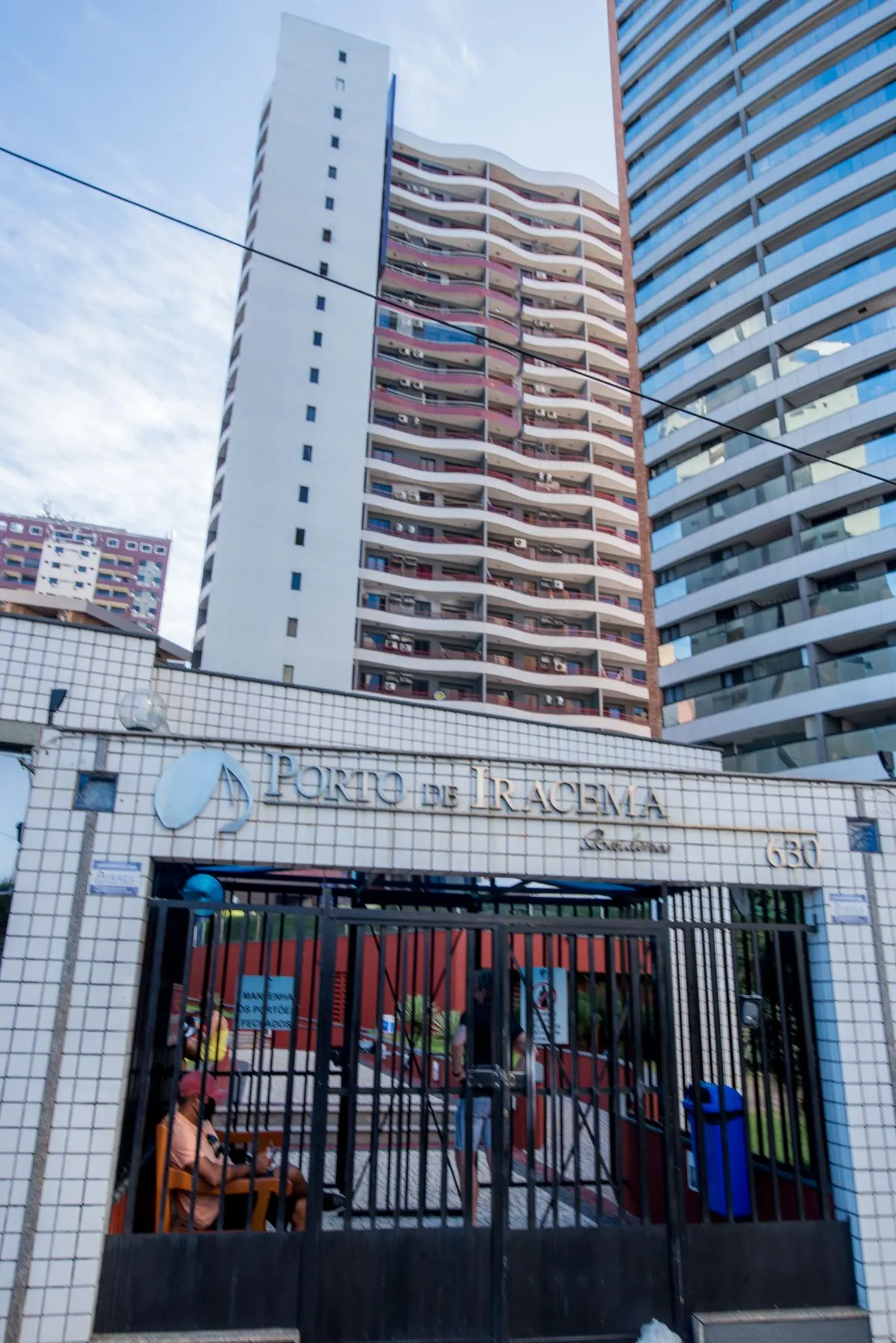Entrada del Condomínio Porto de Iracema en la Rua Historiador Raimundo Girão